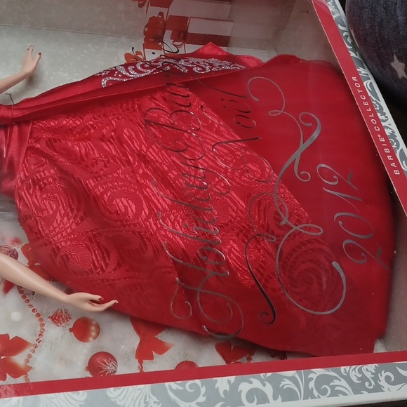 2012 Barbie Red Silvery Satin Jacquard Tulle Holiday Gown Doll Mattel #W3537 - Picture 5 of 11